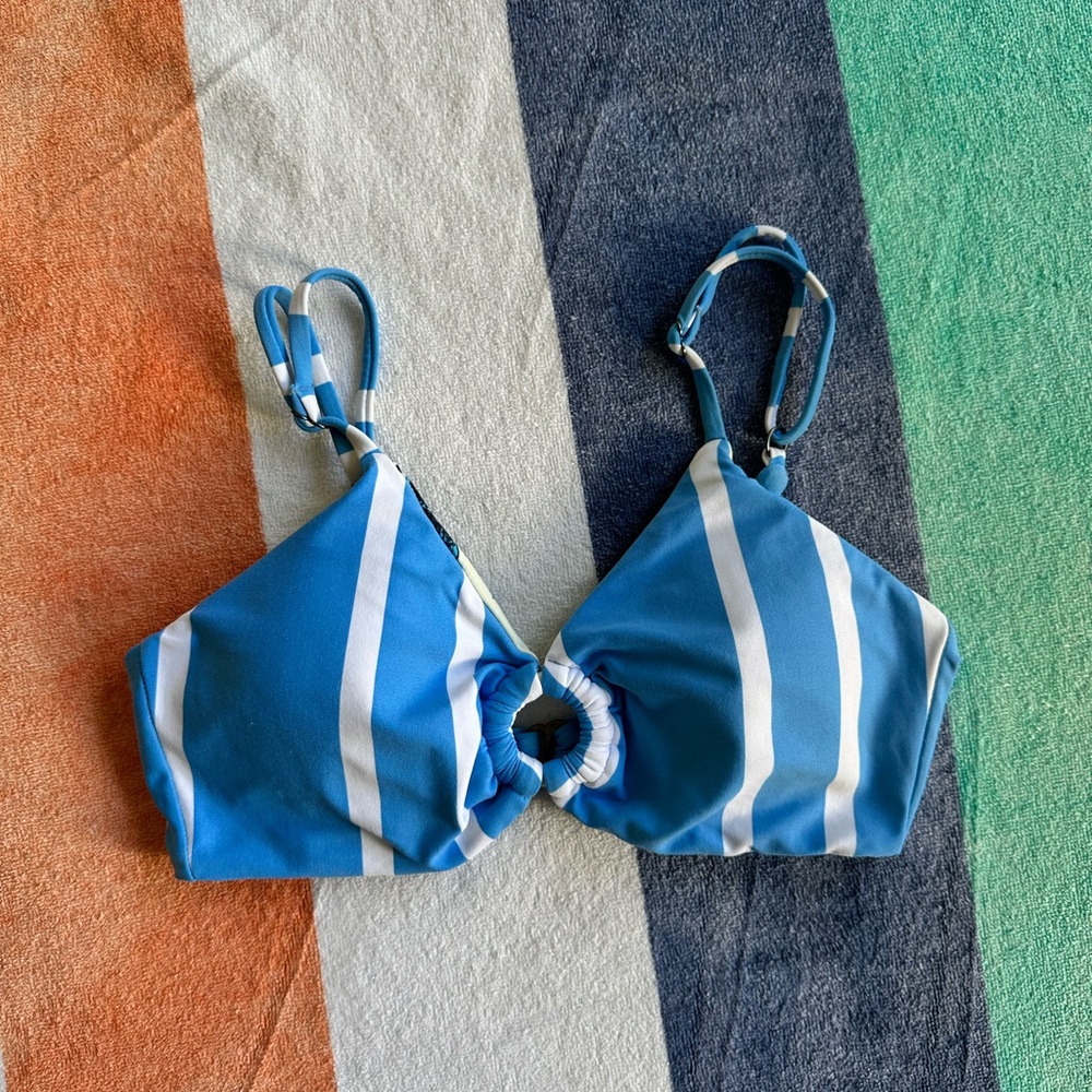 NWOT Maaji Floral and Striped Bikini Top
